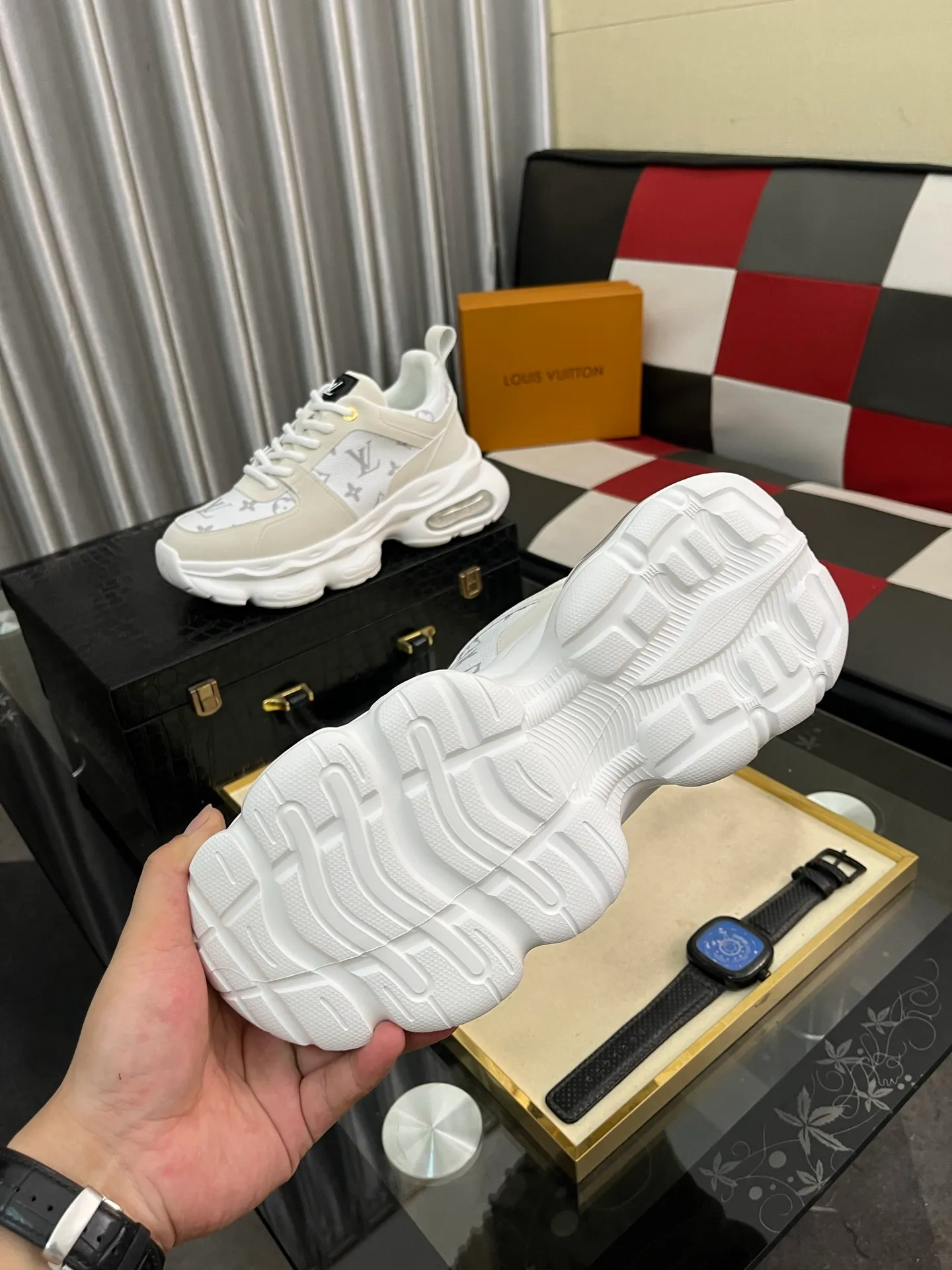 Men's shoes 💰458⌚️⌚️LV Louis Vuitton. The latest trendy casual shoes are popular in physical stores in sizes 38-44. New spring and summer comfortable imported custom original cowhide, unique jacquard fabric element design. Paired with sheepskin lining, Lv original bottom, [taiyang][taiyang] high-end packaging and high quality💪Details determine the quality, you can enter and leave the counter at will, welcome to compare🇮🇹